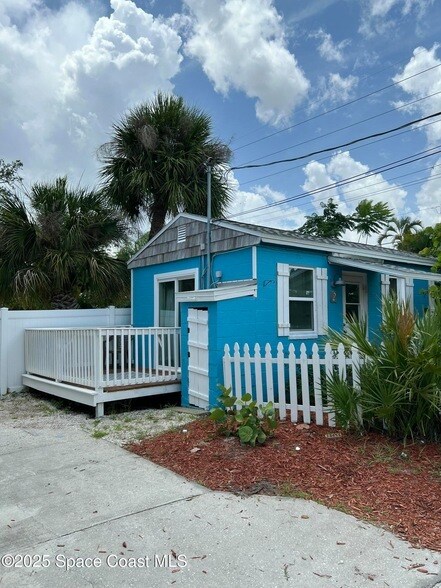 Primary Photo - 2179 Pineapple Ave
