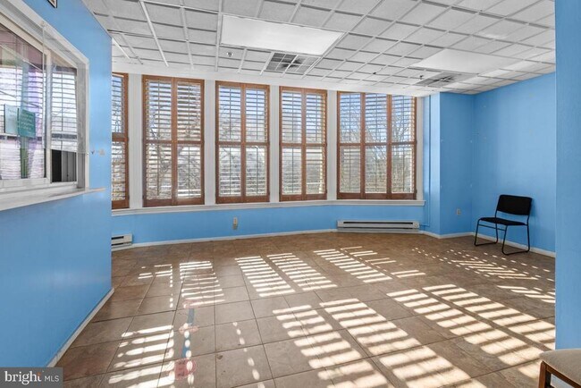 Building Photo - 525 Penn St