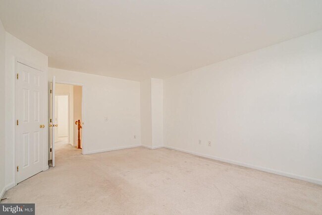 Building Photo - 2507 James Maury Dr