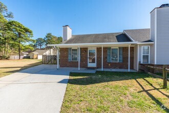 Building Photo - Cute Duplex in the Hunter's Creek Subdivis...