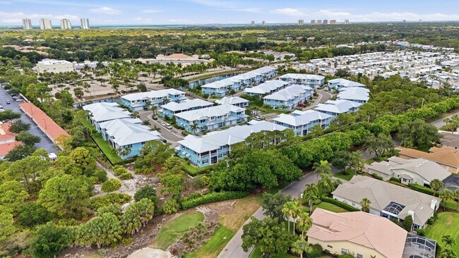 Building Photo - Fully Furnished 3 Bedroom, 3.5 Bath Townhome
