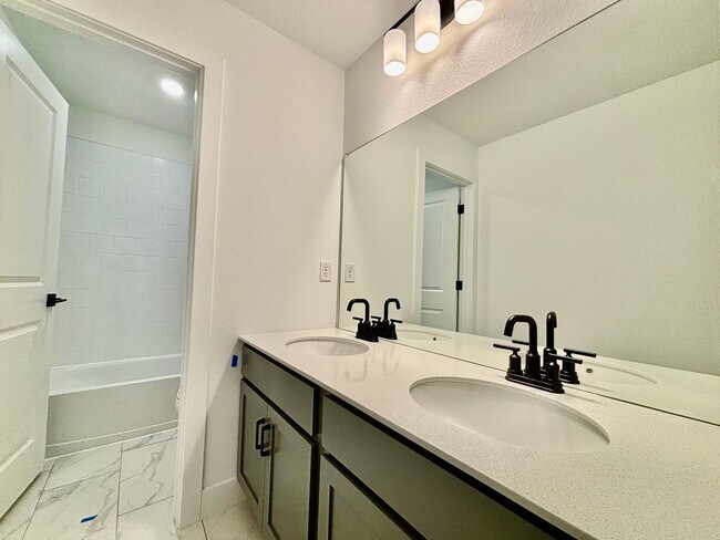 Building Photo - Beautiful 2025-Built Home in North Fort Collins!