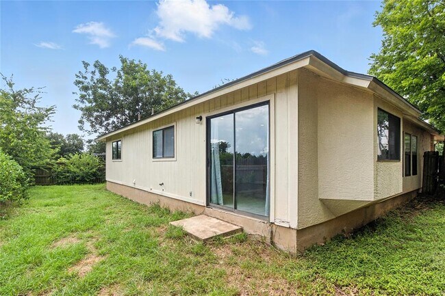 Building Photo - 2402 Glen Field Dr