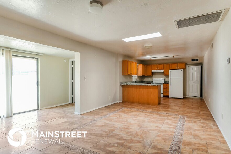 Building Photo - 2561 W Virginia St