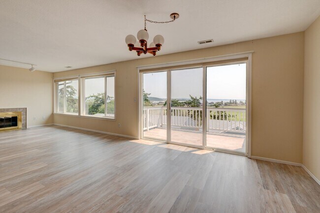 Building Photo - 2 Bed 2 Bath Apartment with a View