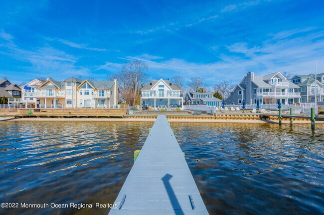 Building Photo - 709 Princeton Ave