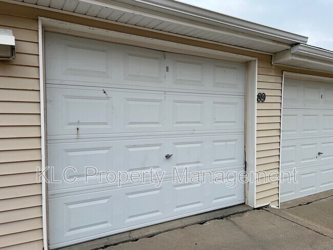 Building Photo - 2323 E Porter Ave