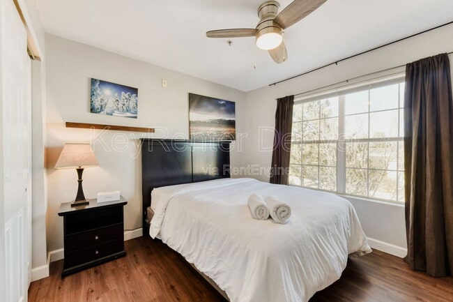 Building Photo - 12304 W Cross Dr