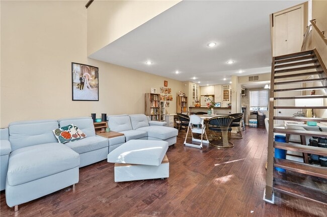 Building Photo - 10614 Shoreline Dr