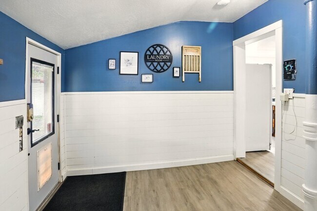 Building Photo - 2411 D Ave