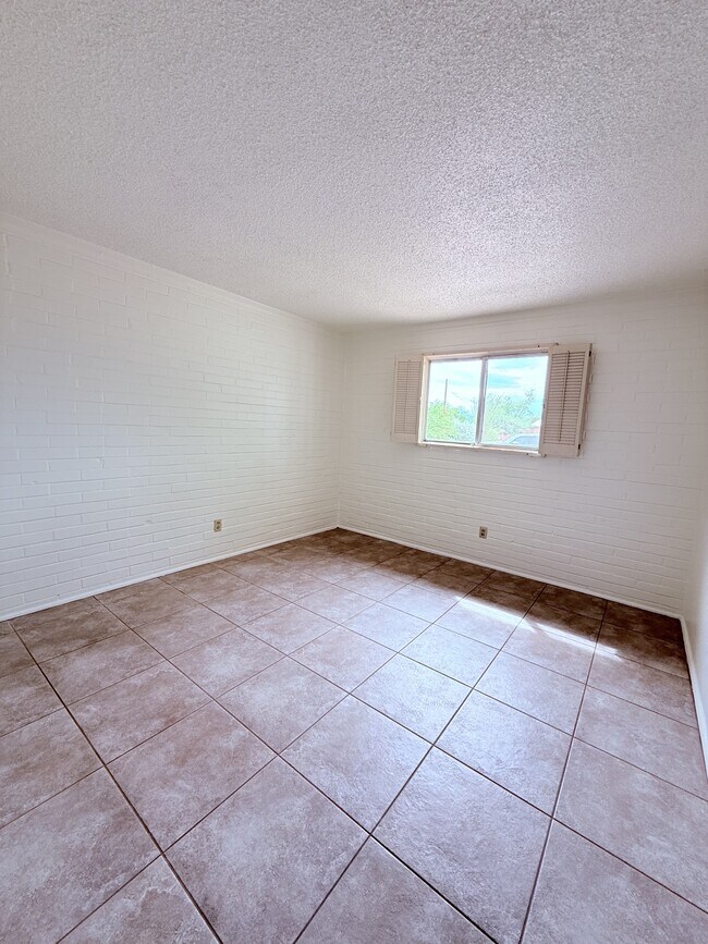 Building Photo - 4834 N Los Altos Pl