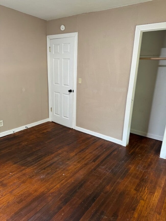 Building Photo - 1672 S Maple Ave