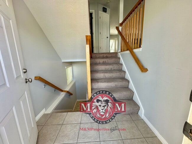 Building Photo - Great 2 Bd 2.5 Bath Townhome in Sandy