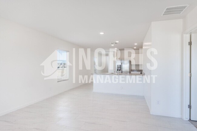 Building Photo - Newer Home in Eloy