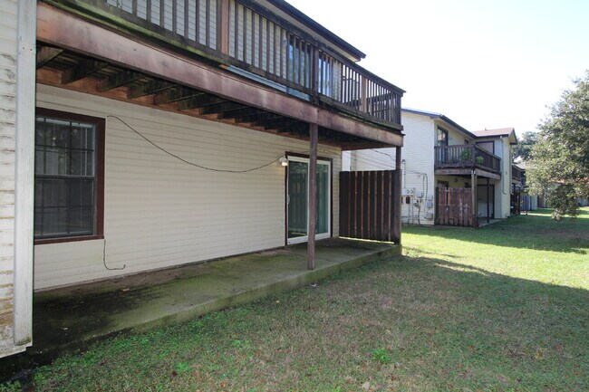 Building Photo - Ground-Floor 2BR Apartment in Prime North ...