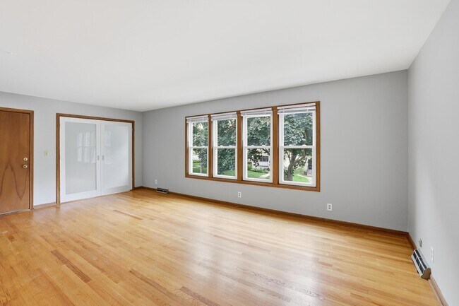 Building Photo - 4538 N Larkin St