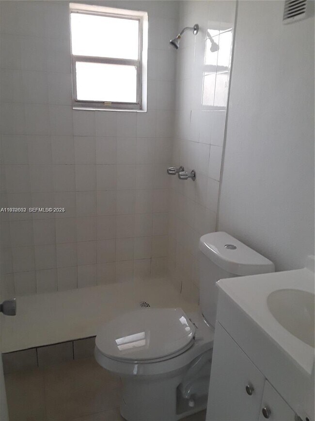 Building Photo - 3675 W 11th Ave