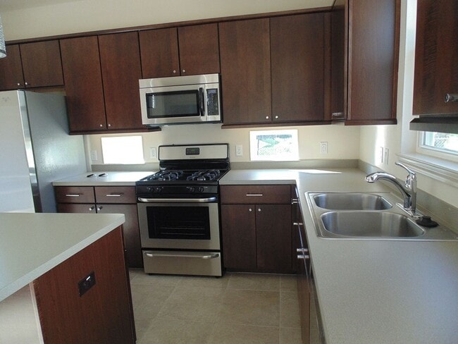 Building Photo - 5 Bed/3 Bath House near Campus