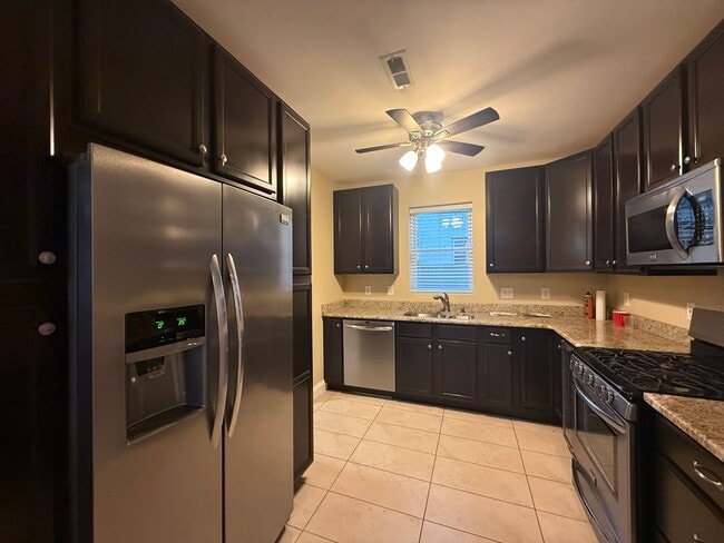 Building Photo - Charming South Philly Home in the Pennsport/Queen Village Area