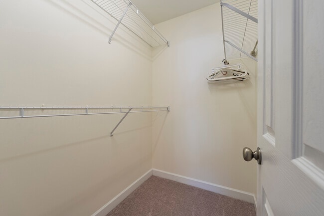 Building Photo - 2175 Glendale Ave