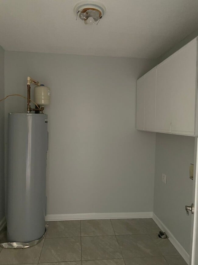 Building Photo - Harbour Pointe