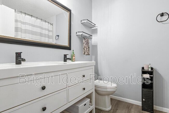 Building Photo - 7633 Wedgewood Ct