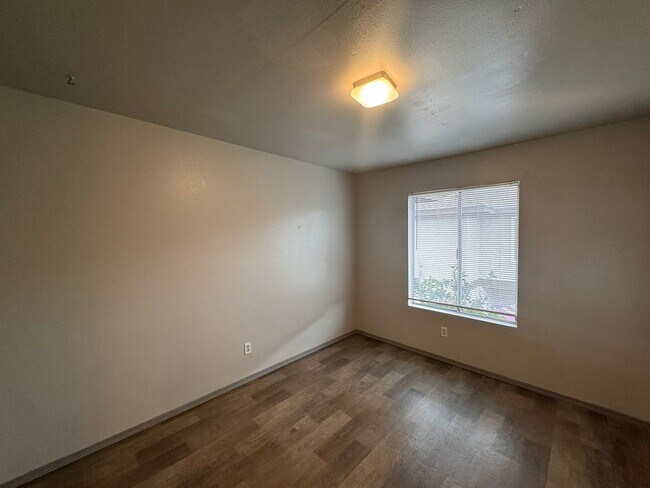 Building Photo - Modern 3-Bedroom Townhome with Garage & Pr...
