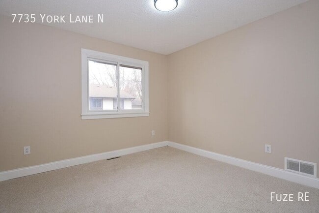 Building Photo - 7735 York Ln N