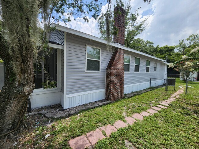 Building Photo - 602 NW 1st Ave