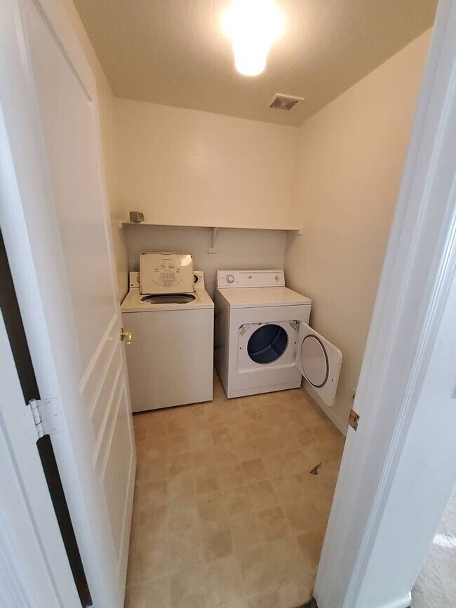 Building Photo - Laveen 3 bedroom