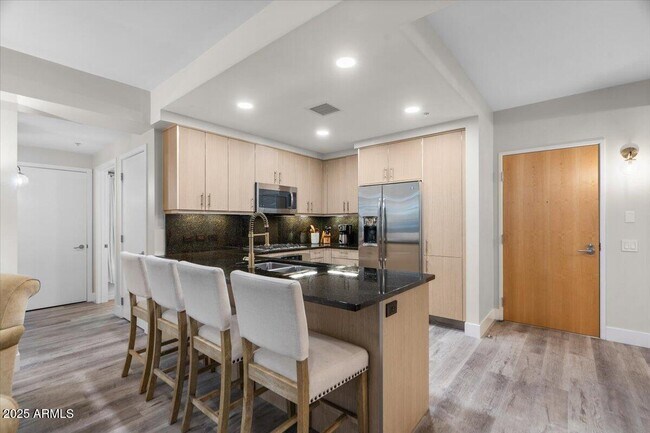 Building Photo - 7117 E Rancho Vista Dr