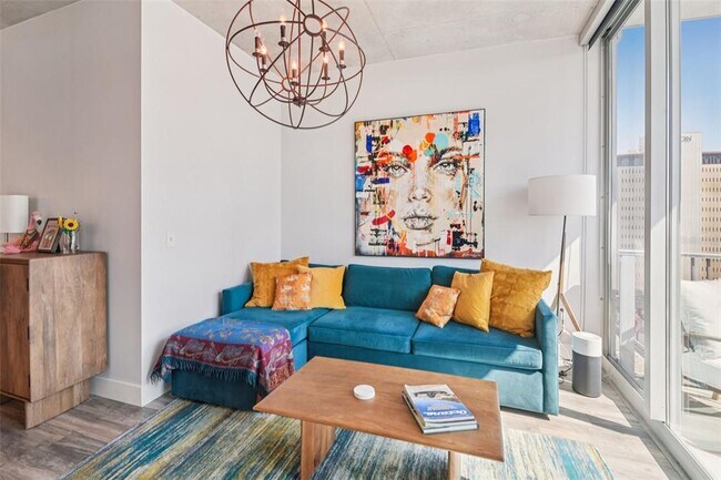 Building Photo - 777 N Ashley Dr