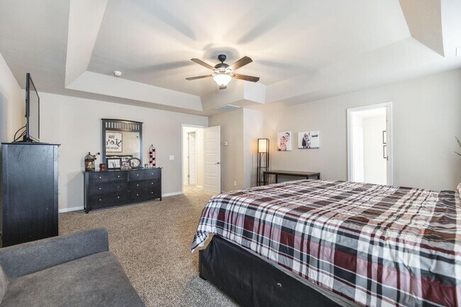 Building Photo - "Spacious 4-Bedroom Home with Granite Coun...