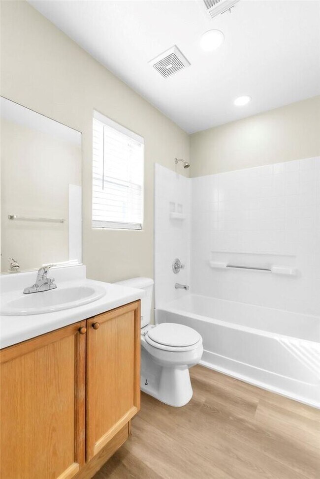 Building Photo - UPDATED 2 BED 2 BATH CONDO IN SOUTH ARLING...