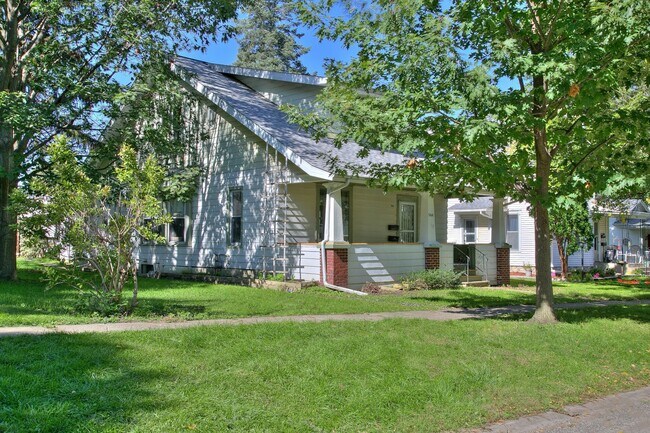 Building Photo - 944 14th St