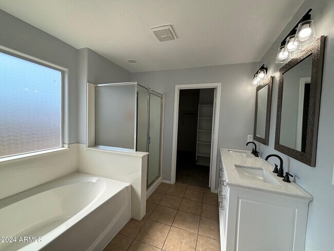 Building Photo - 9205 W Cordes Rd