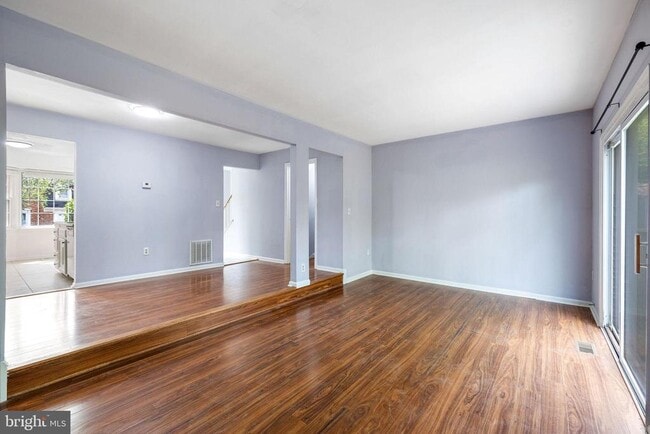 Building Photo - 4825 Nash Dr
