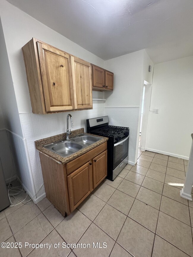 Building Photo - 1135 Lloyd St