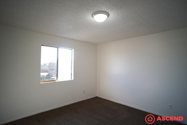 Building Photo - 804 Karma Ct