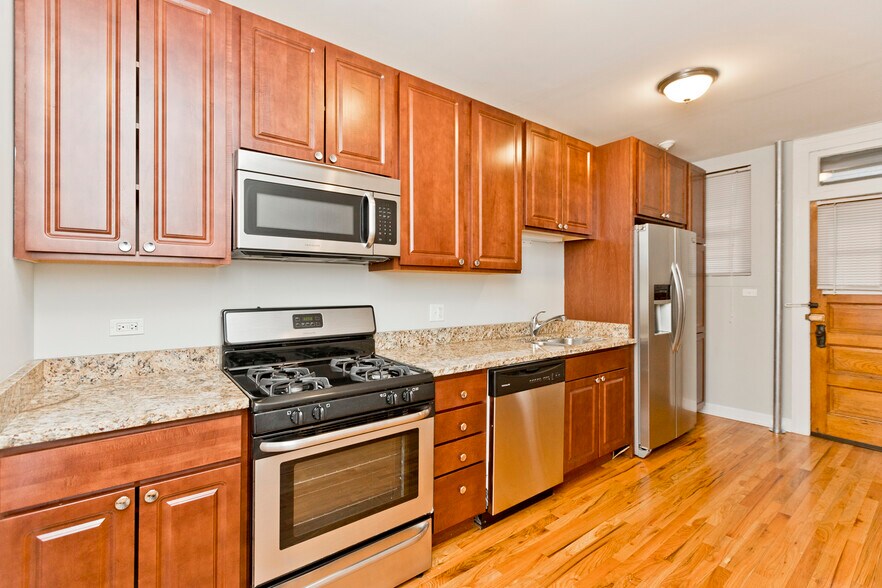 Primary Photo - 5075 N Wolcott Ave