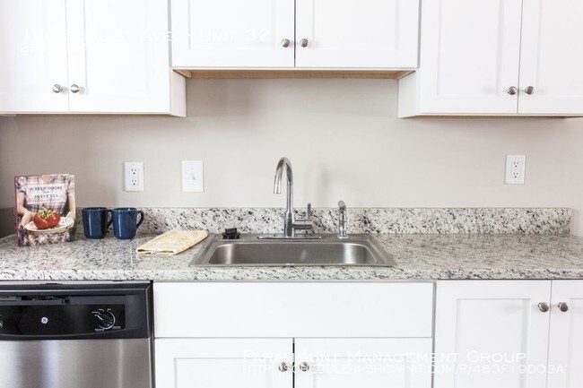 Building Photo - 2 Months FREE RENT in Park Circle!