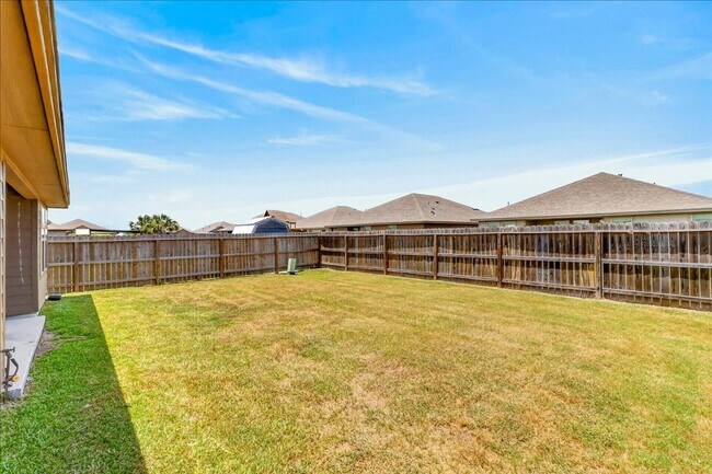 Building Photo - 3913 Targaryen Wy