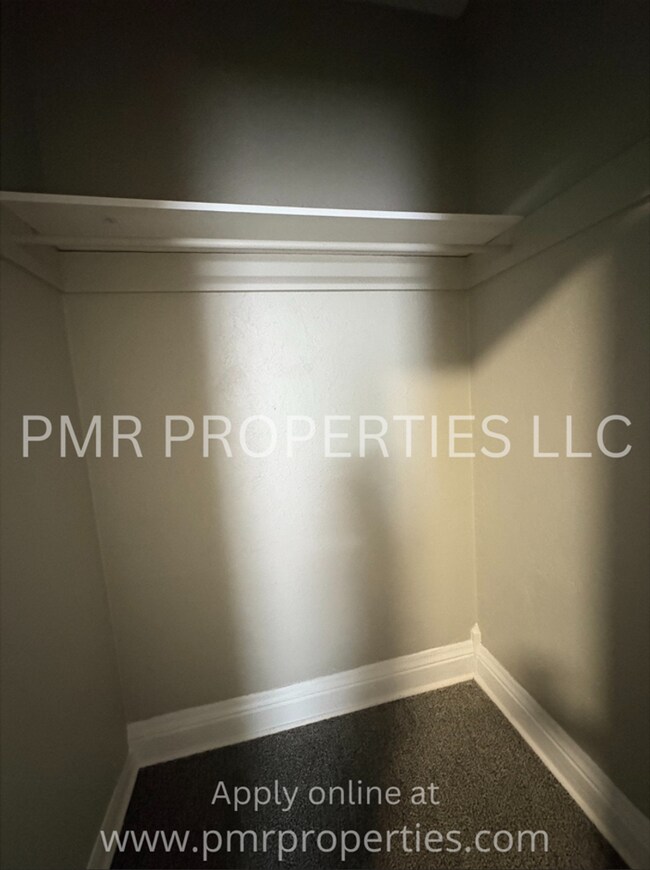 Building Photo - 3 Bedrooms / 1.5 Bathroom House