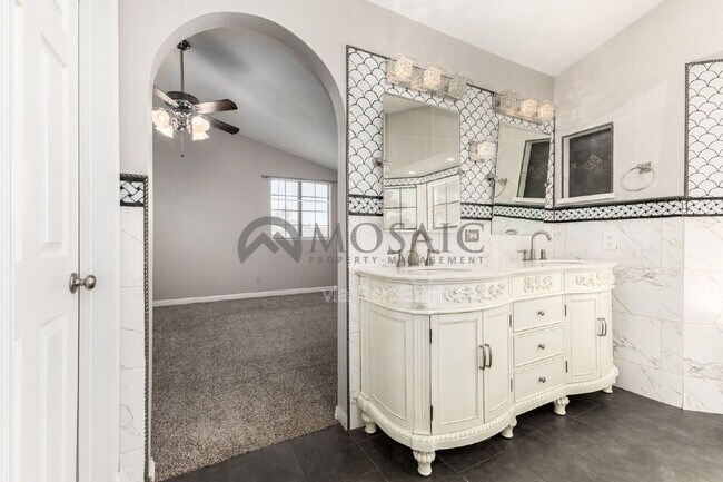 Building Photo - 634 E Century Ave