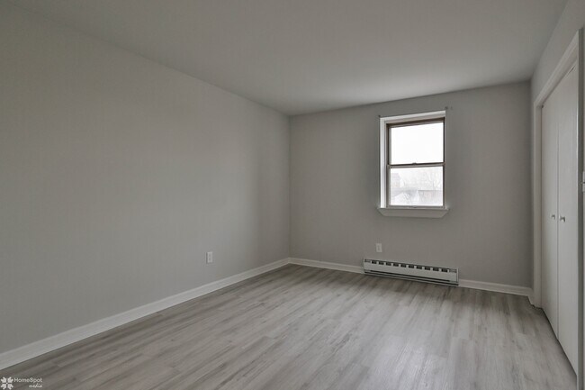 Building Photo - 353 Broad St