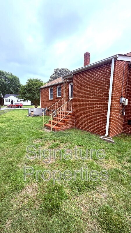 Building Photo - 401 Craven St
