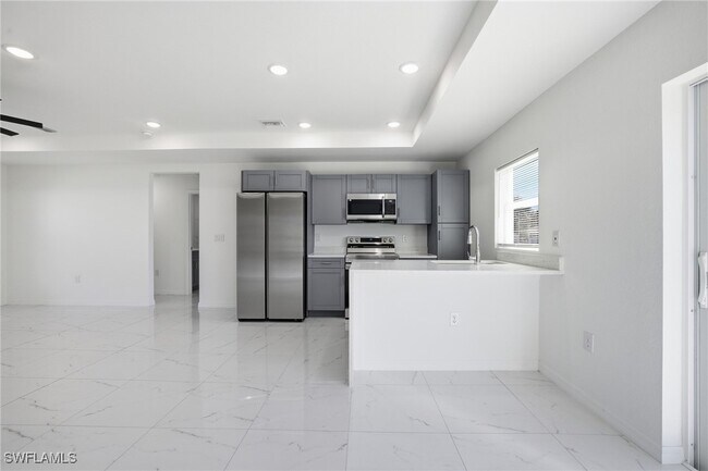 Building Photo - 418 Pinehurst Ave