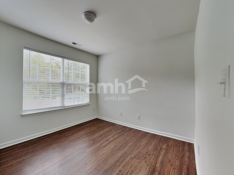 Building Photo - 3913 Tyler Bluff Ln