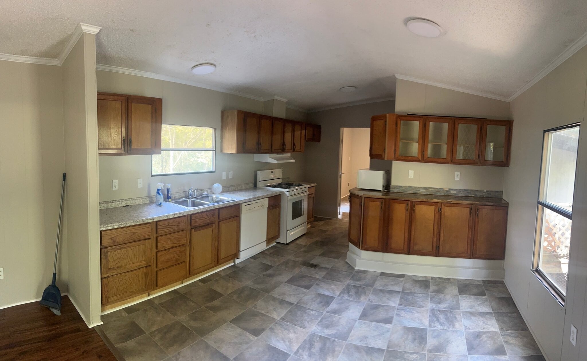 Building Photo - 1370 Yorkshire Ln