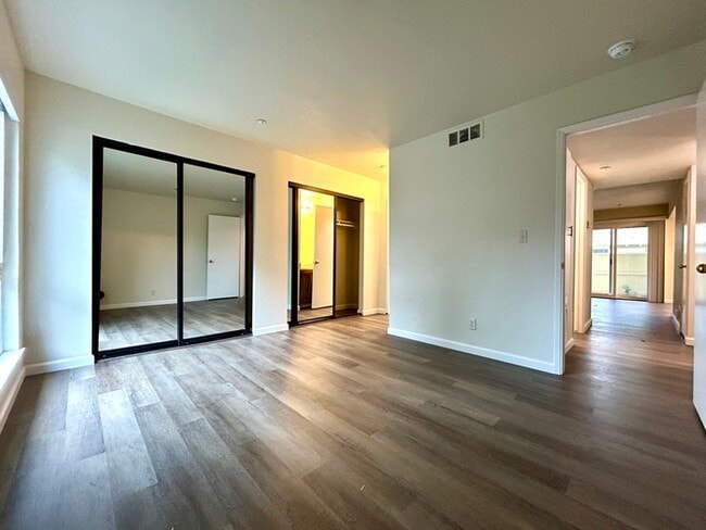 Building Photo - Beautiful Downstairs 2 Bedroom Condo Located In Gated Community Pool + Lake Access!